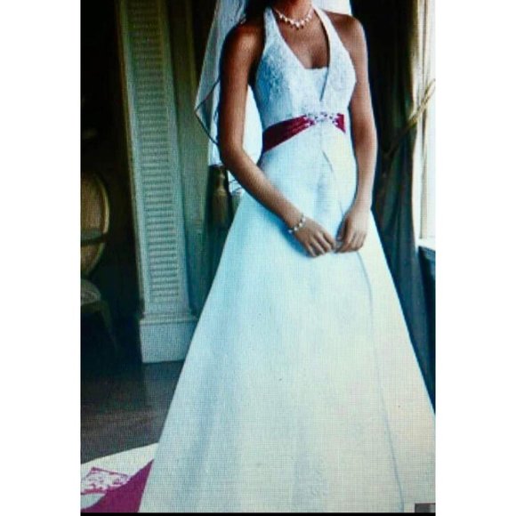 Wedding gown - Picture 2 of 3